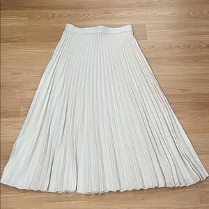 H&M  Cream Pleated Skirt